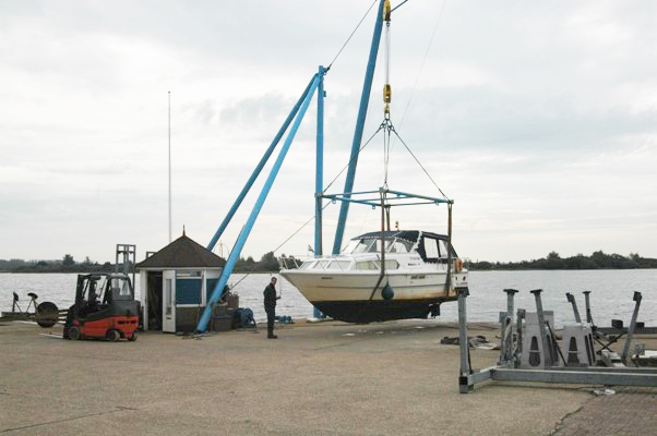 De kraan bij Watersportbedrijf R. Jansma